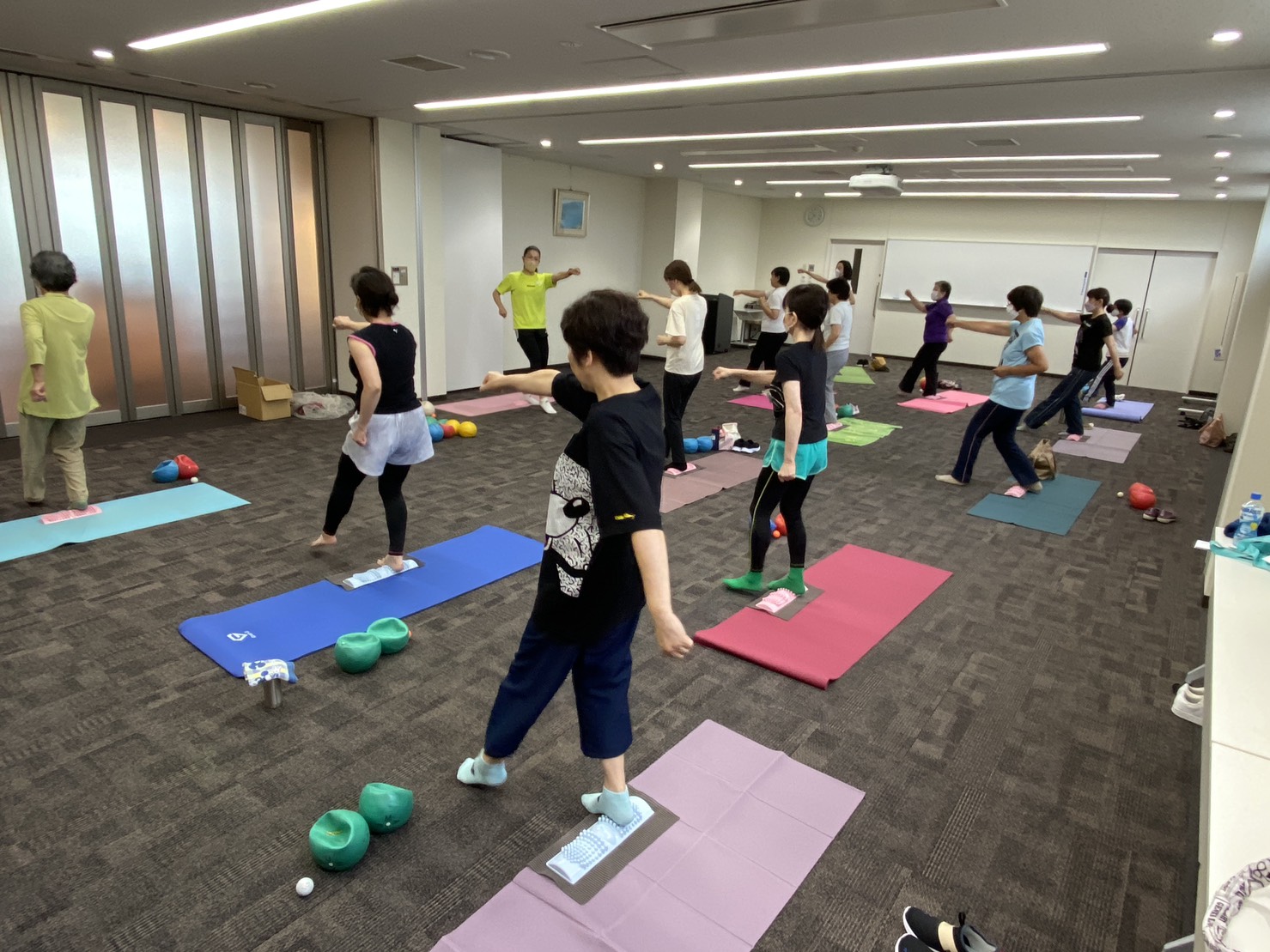 ①親子の運動　②美姿勢エクササイズ イメージ