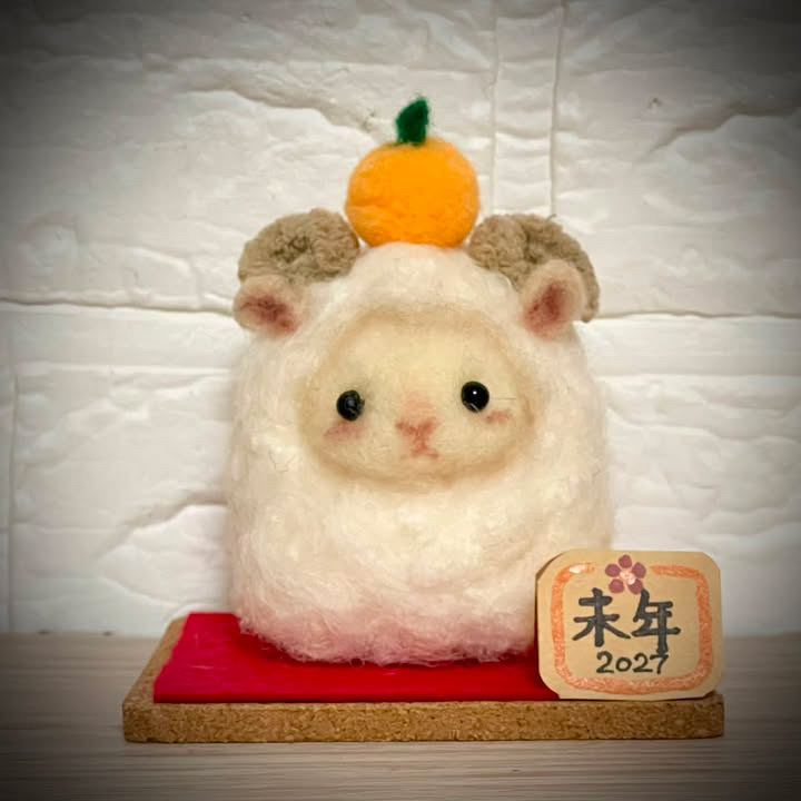 ⑬<10月>アニマルハロウィンランプ <11月>ふわふわハリネズミバッチチャーム <12月>鏡もち風干支達磨 イメージ